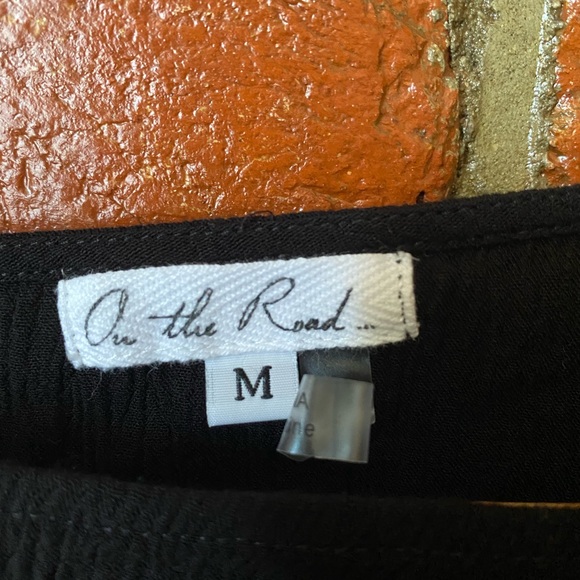 Black Flair Sleeve Top - Picture 4 of 4